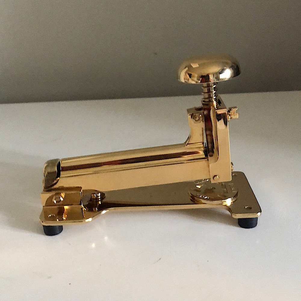 Luxury Gold M15-L Stapler in 23k gold El Casco